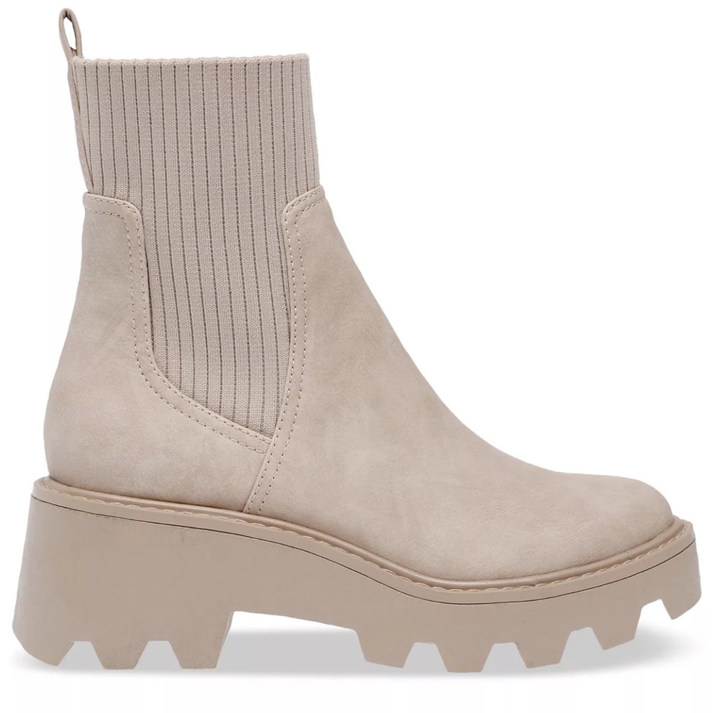 DV DOLCE VITA Women's Villa Chelsea Lug Sole Booties NWOB